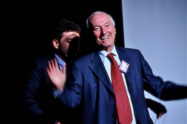 Piero Angela. Alle sue spalle, Massimo Polidoro. Credit: Prampolo