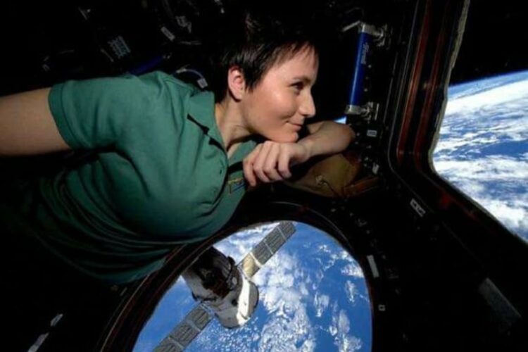 Passeggiata spaziale durata 7 ore: record per AstroSamantha